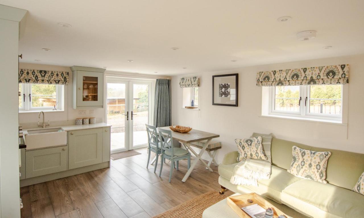 Finwood Green Farm Holiday Cottages-The Calf Shed And The Milk Parlour Henley-in-Arden Bagian luar foto